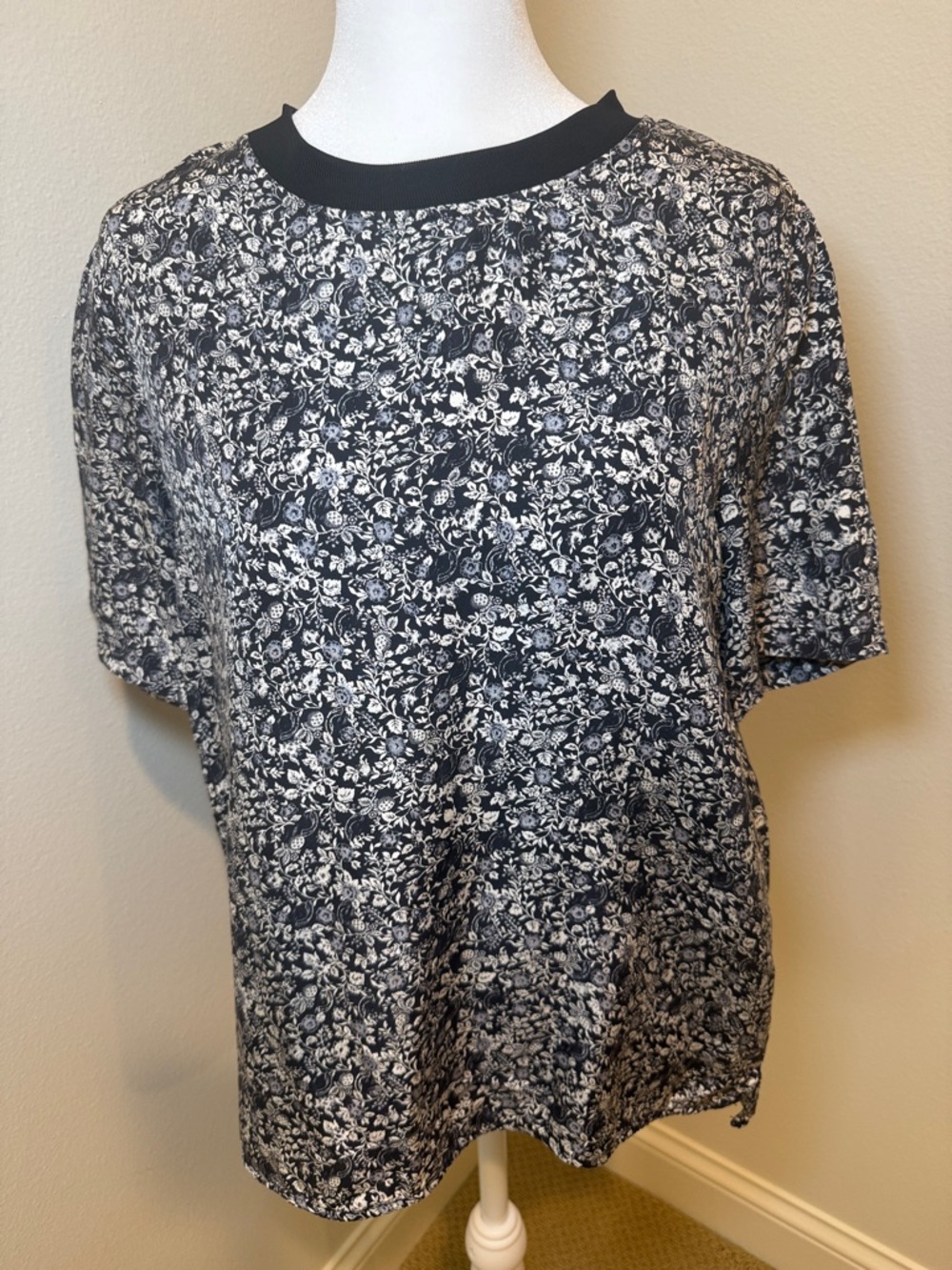 Theory Black and White Floral Short Sleeve Tee